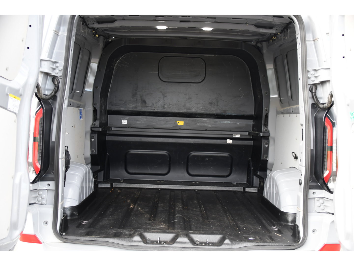 Ford Transit Custom 320 2.0 TDCI L2H1 Sport DC 360 Camera, Adaptieve Cruise, Carplay, LED, 170pk, Elektrische stoel, Stuurverwarming, Stoelverwarming, Sensoren, Uniek!