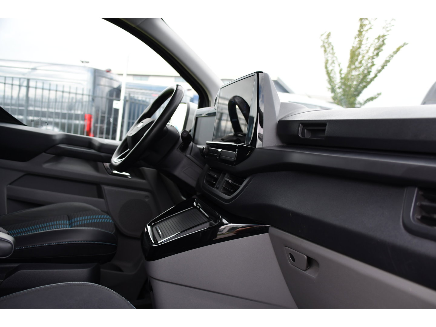 Ford Transit Custom 320 2.0 TDCI L2H1 Sport DC 360 Camera, Adaptieve Cruise, Carplay, LED, 170pk, Elektrische stoel, Stuurverwarming, Stoelverwarming, Sensoren, Uniek!