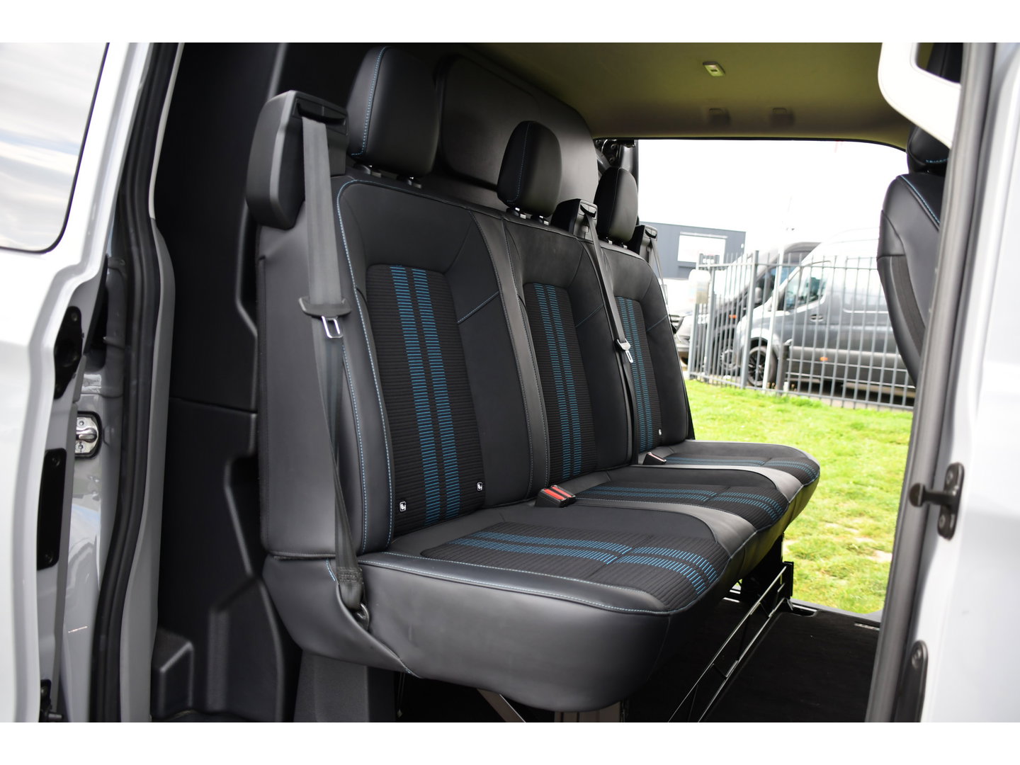 Ford Transit Custom 320 2.0 TDCI L2H1 Sport DC 360 Camera, Adaptieve Cruise, Carplay, LED, 170pk, Elektrische stoel, Stuurverwarming, Stoelverwarming, Sensoren, Uniek!