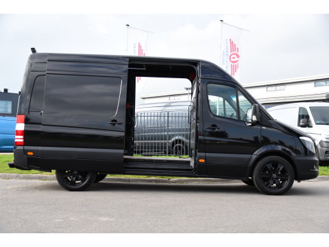Mercedes-Benz Sprinter 316 2.2 L2H2 Black Edition Euro 6, 3500kg Trekhaak, 2 x Schuifdeur, Camera, Cruise, 164pk, Multimedia, Uniek!