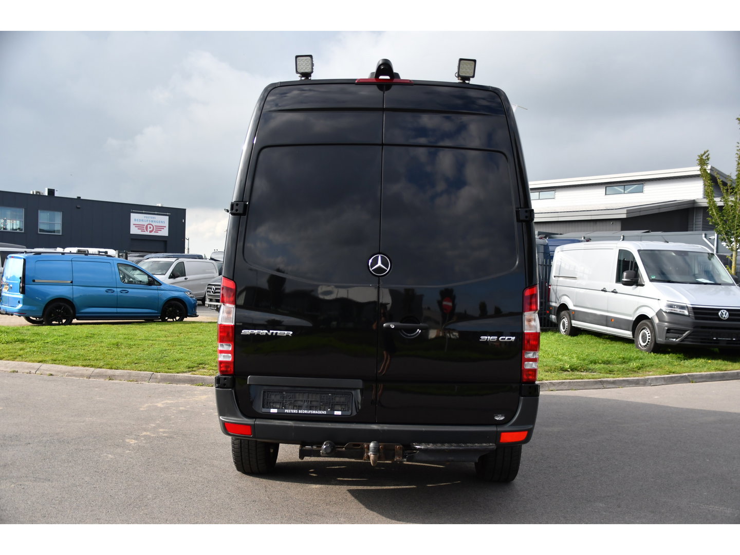 Mercedes-Benz Sprinter 316 2.2 L2H2 Black Edition Euro 6, 3500kg Trekhaak, 2 x Schuifdeur, Camera, Cruise, 164pk, Multimedia, Uniek!