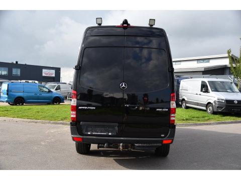 Mercedes-Benz Sprinter 316 2.2 L2H2 Black Edition Euro 6, 3500kg Trekhaak, 2 x Schuifdeur, Camera, Cruise, 164pk, Multimedia, Uniek!