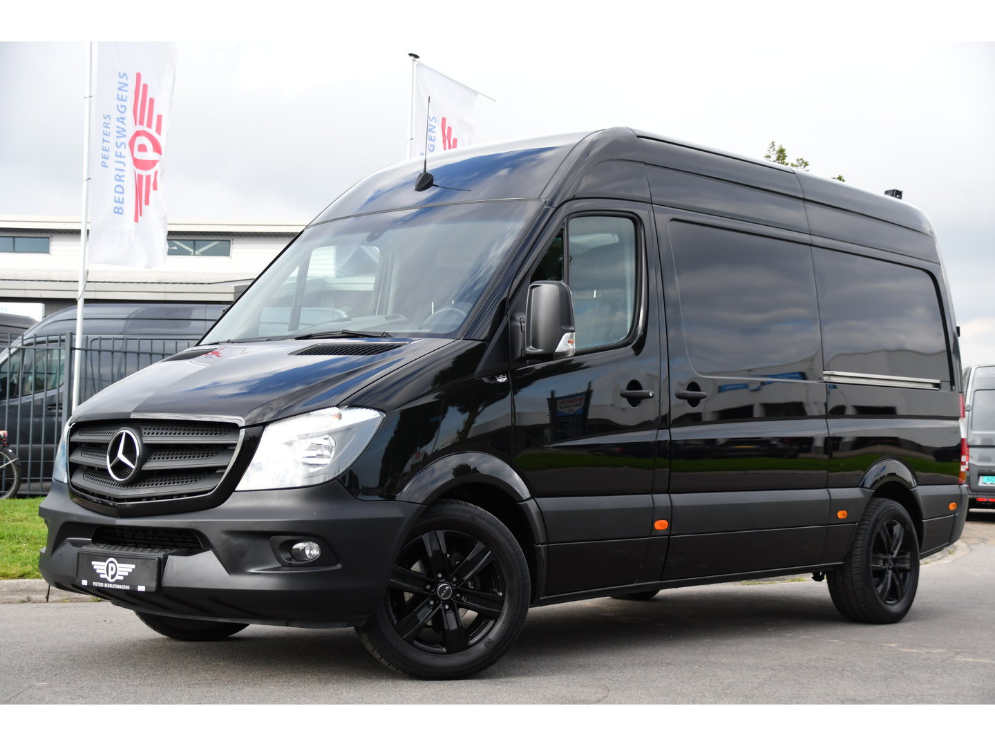 Mercedes-Benz Sprinter 316 2.2 L2H2 Black Edition Euro 6, 3500kg Trekhaak, 2 x Schuifdeur, Camera, Cruise, 164pk, Multimedia, Uniek!
