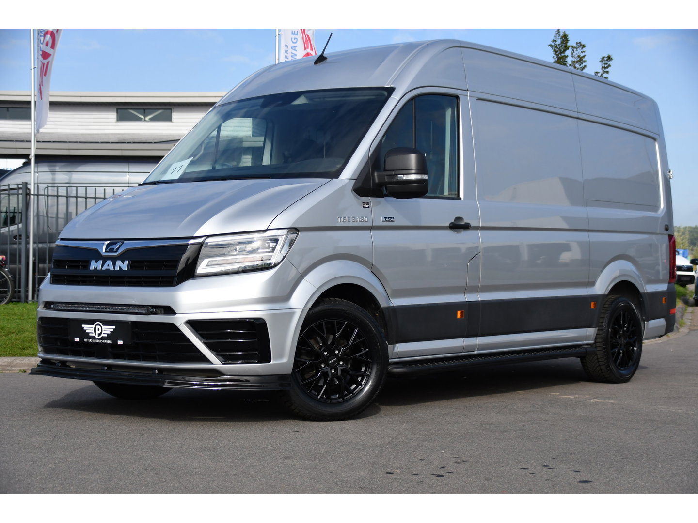 MAN TGE 3.180 35 2.0 L3H3 4x4 PB Edition Camera, Cruise, Carplay, LED, 177pk, Stoelverwarming, Leder, Geveerde stoel, Trekhaak, Automaat, Uniek!