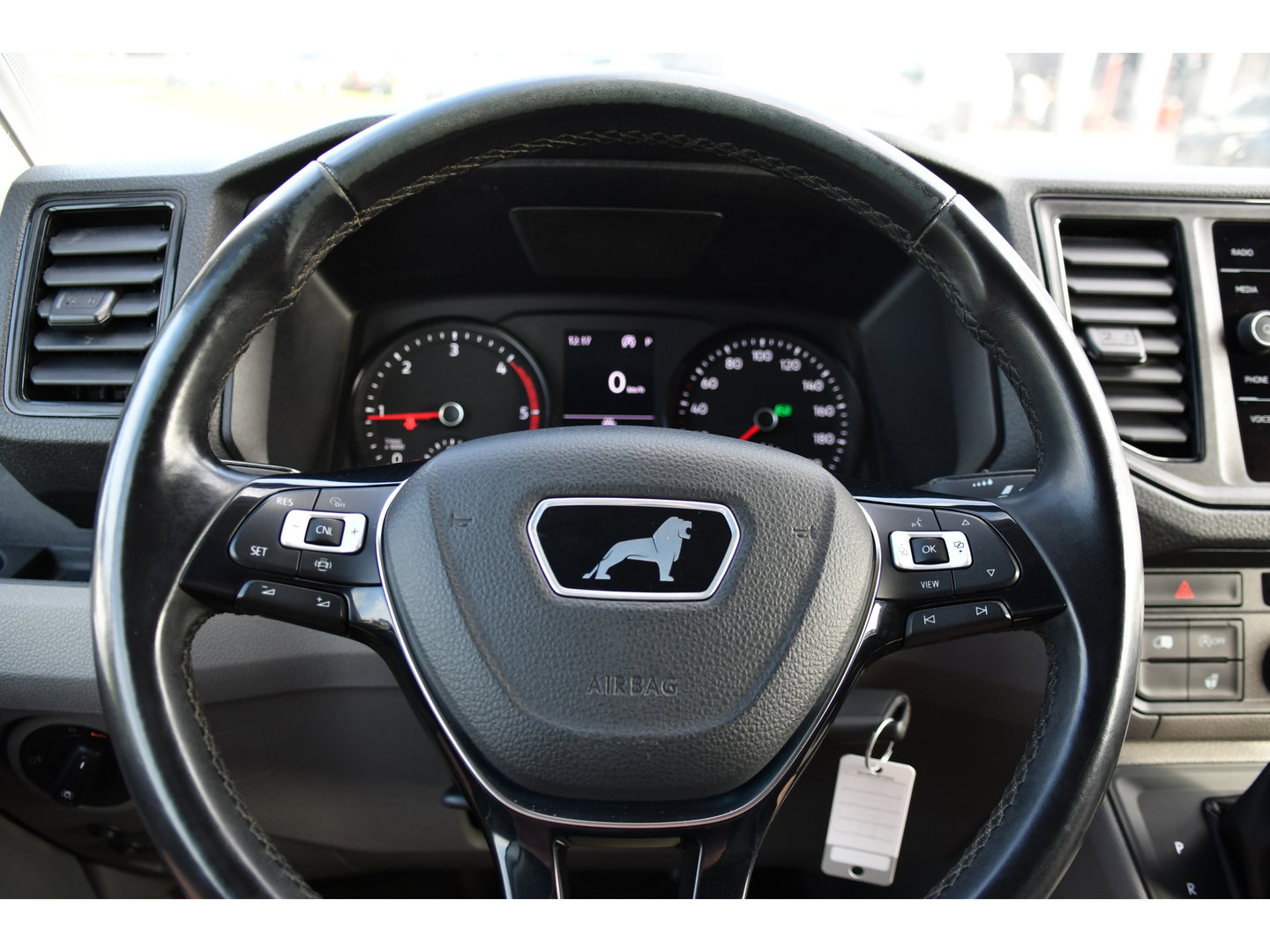 MAN TGE 3.180 35 2.0 L3H3 4x4 PB Edition Camera, Cruise, Carplay, LED, 177pk, Stoelverwarming, Leder, Geveerde stoel, Trekhaak, Automaat, Uniek!