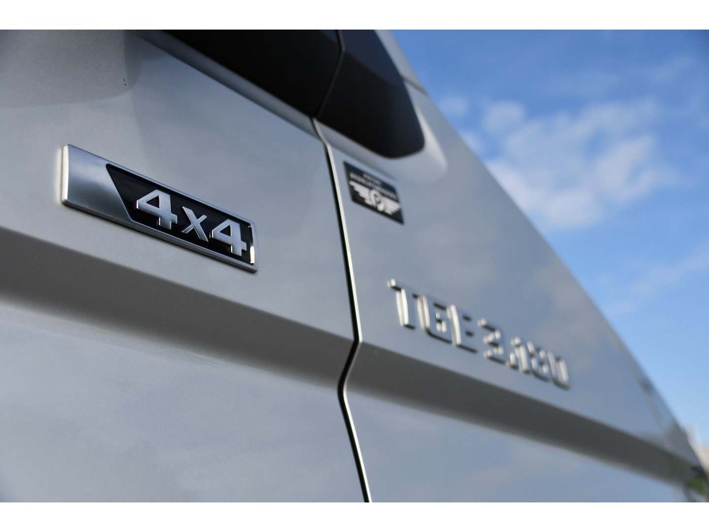 MAN TGE 3.180 35 2.0 L3H3 4x4 PB Edition Camera, Cruise, Carplay, LED, 177pk, Stoelverwarming, Leder, Geveerde stoel, Trekhaak, Automaat, Uniek!
