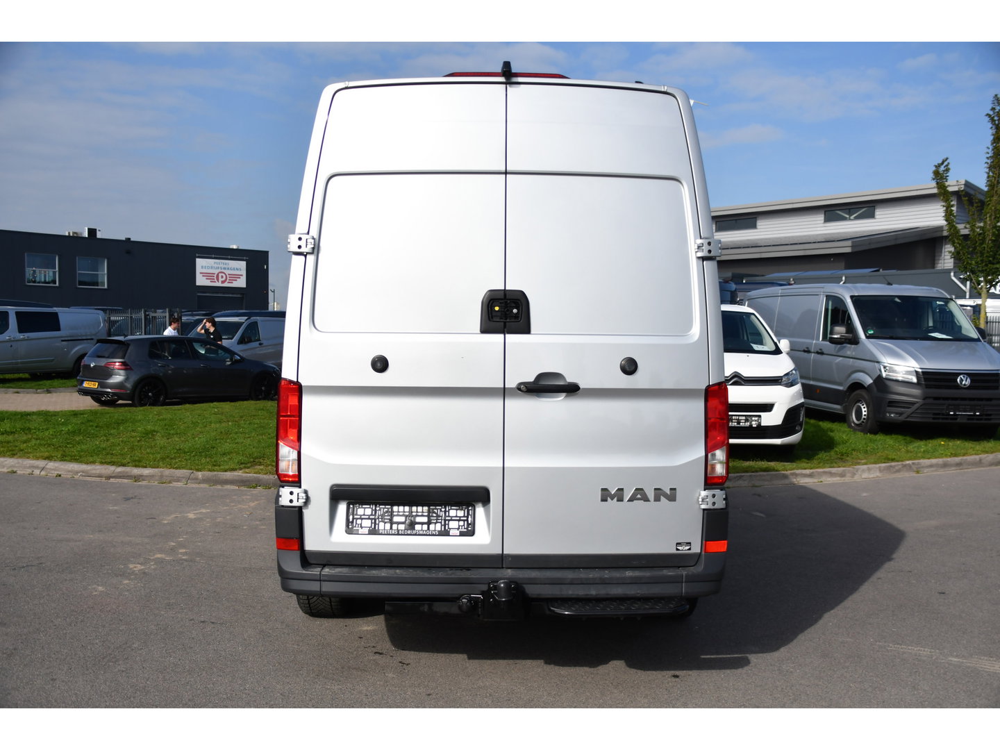 MAN TGE 3.180 35 2.0 L3H3 4x4 PB Edition Camera, Cruise, Carplay, LED, 177pk, Stoelverwarming, Leder, Geveerde stoel, Trekhaak, Automaat, Uniek!