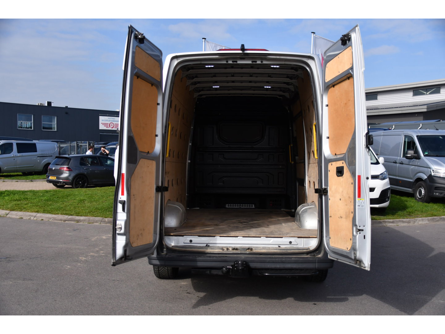 MAN TGE 3.180 35 2.0 L3H3 4x4 PB Edition Camera, Cruise, Carplay, LED, 177pk, Stoelverwarming, Leder, Geveerde stoel, Trekhaak, Automaat, Uniek!