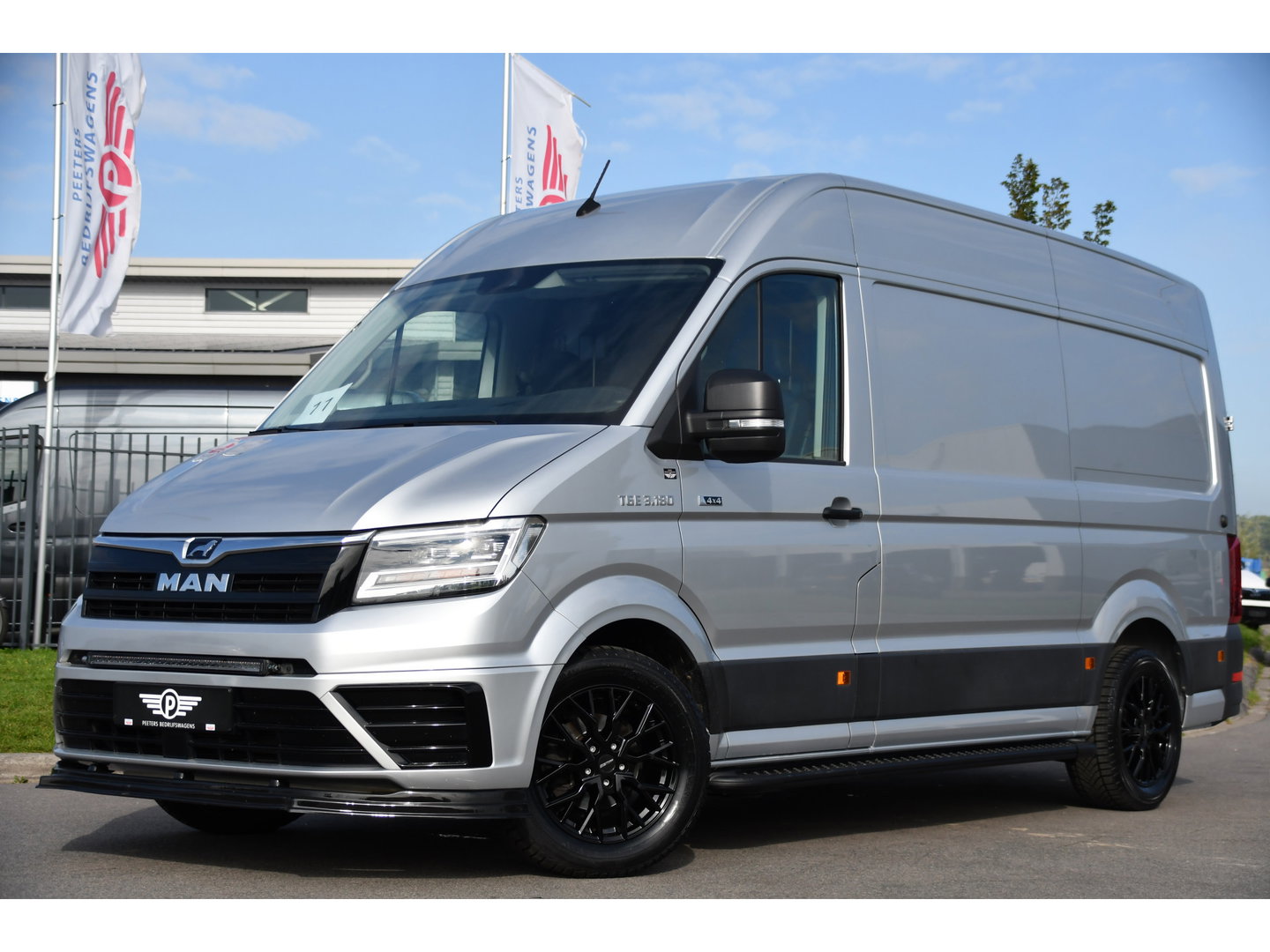 MAN TGE 3.180 35 2.0 L3H3 4x4 PB Edition Camera, Cruise, Carplay, LED, 177pk, Stoelverwarming, Leder, Geveerde stoel, Trekhaak, Automaat, Uniek!
