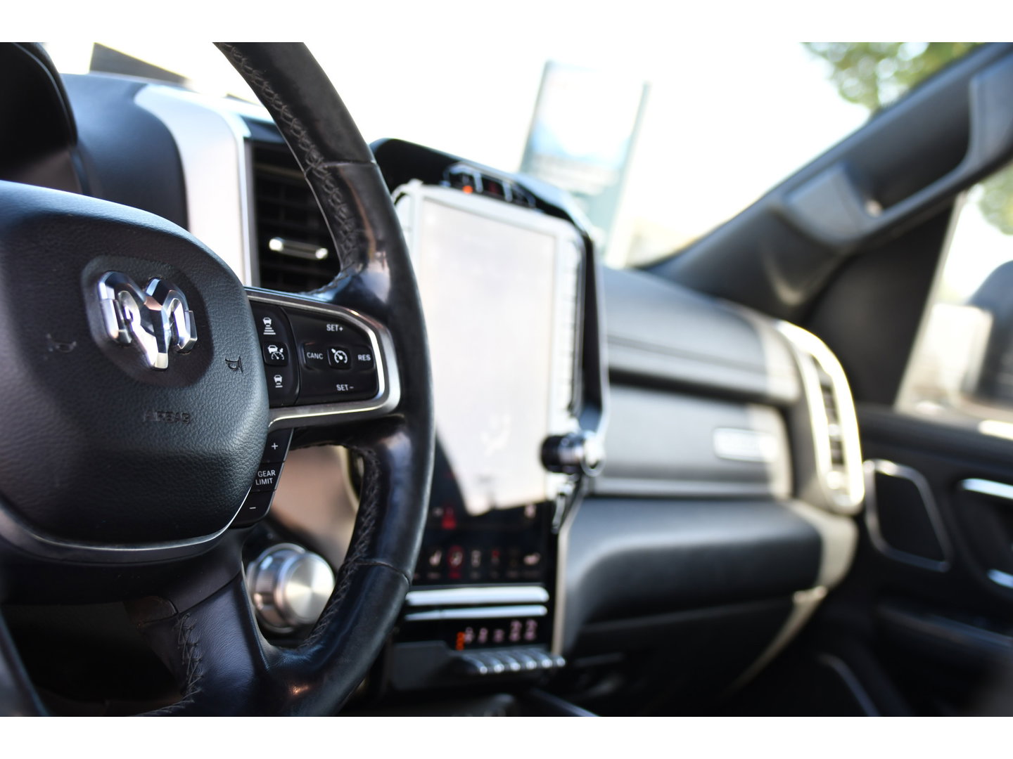 Dodge Ram 1500 5.7 V8 4x4 Crew Cab 5'7 Laramie Adaptieve Cruise, 360 Camera, PANO, Carplay, Luchtvering, LED, Leder, 3500kg Trekhaak, Stoelverwarming, Uniek!