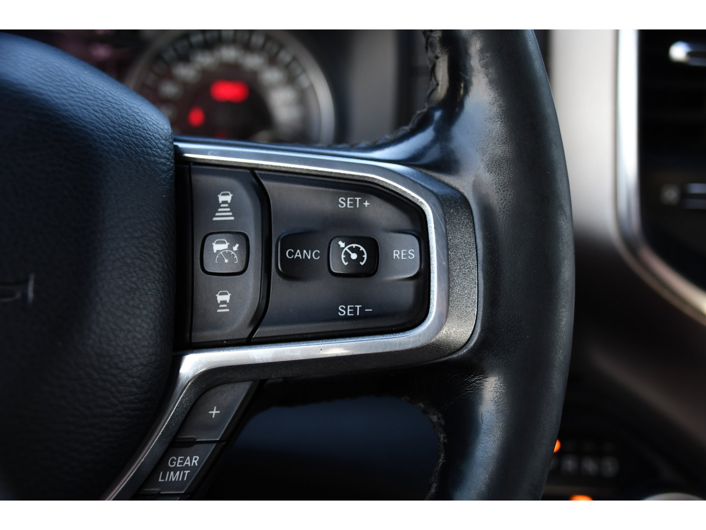 Dodge Ram 1500 5.7 V8 4x4 Crew Cab 5'7 Laramie Adaptieve Cruise, 360 Camera, PANO, Carplay, Luchtvering, LED, Leder, 3500kg Trekhaak, Stoelverwarming, Uniek!