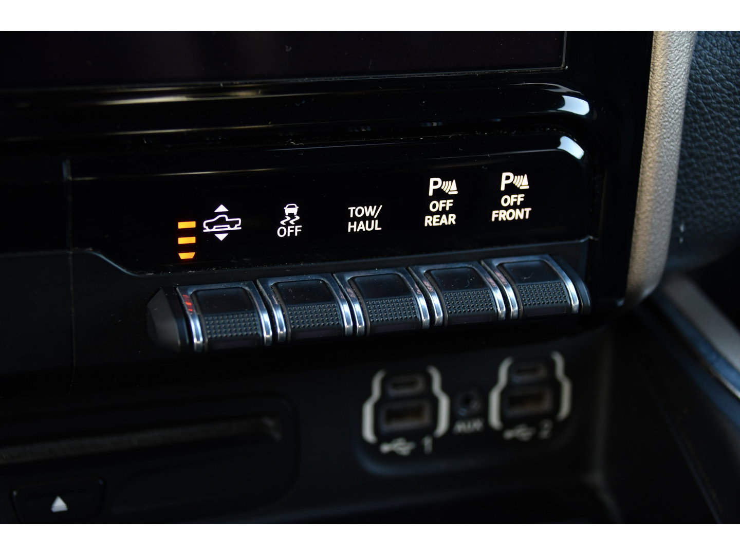 Dodge Ram 1500 5.7 V8 4x4 Crew Cab 5'7 Laramie Adaptieve Cruise, 360 Camera, PANO, Carplay, Luchtvering, LED, Leder, 3500kg Trekhaak, Stoelverwarming, Uniek!