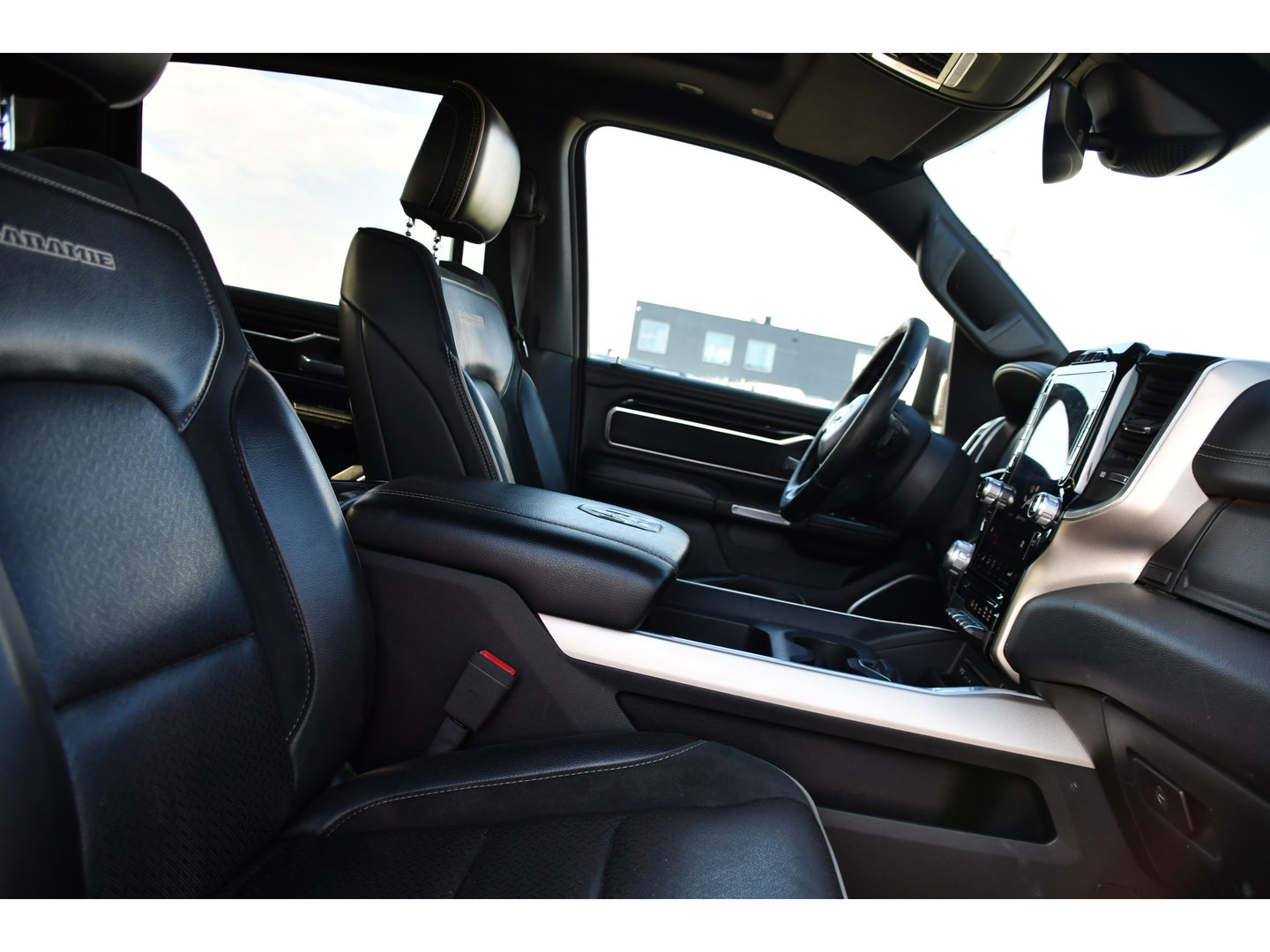 Dodge Ram 1500 5.7 V8 4x4 Crew Cab 5'7 Laramie Adaptieve Cruise, 360 Camera, PANO, Carplay, Luchtvering, LED, Leder, 3500kg Trekhaak, Stoelverwarming, Uniek!