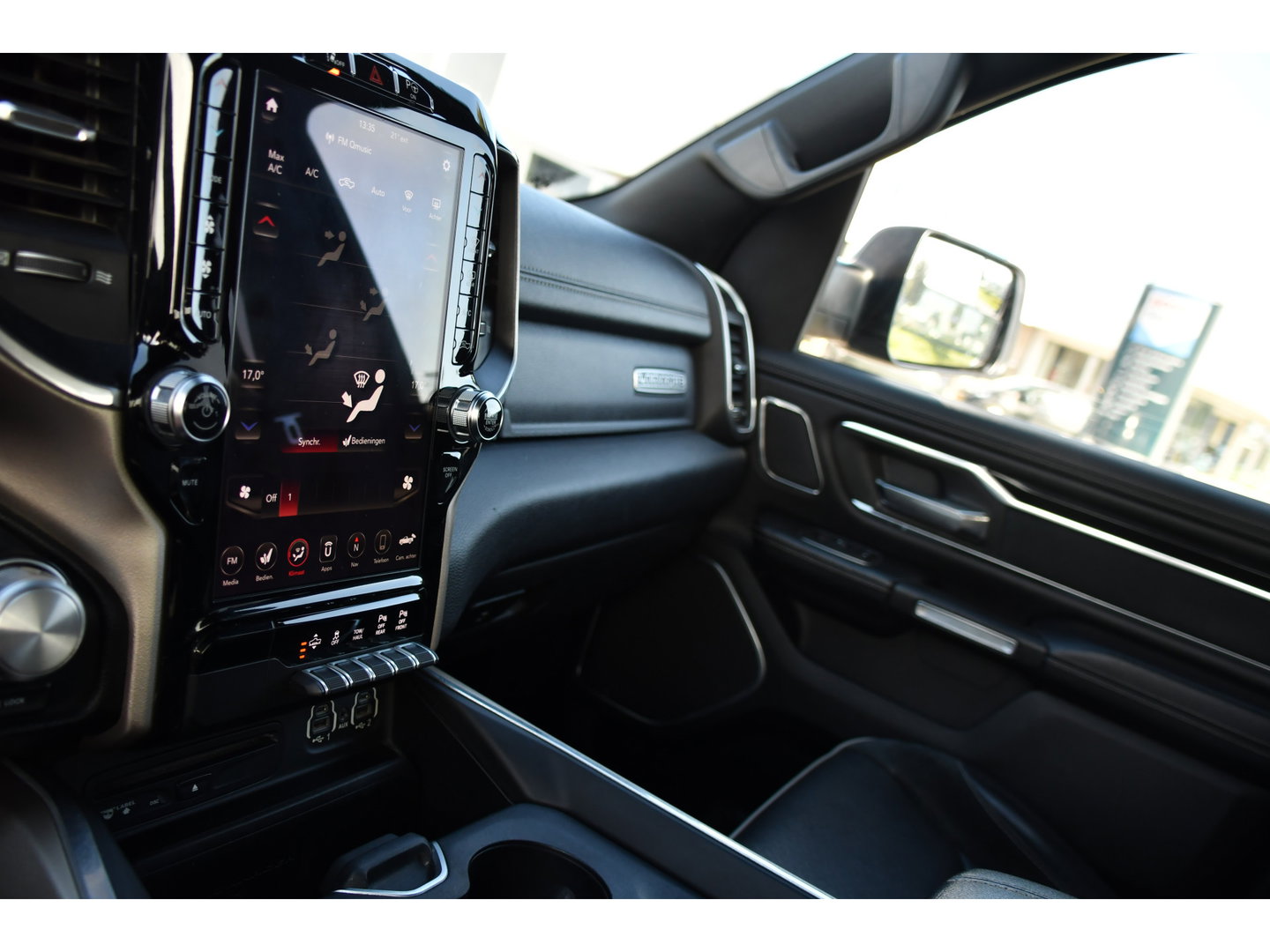 Dodge Ram 1500 5.7 V8 4x4 Crew Cab 5'7 Laramie Adaptieve Cruise, 360 Camera, PANO, Carplay, Luchtvering, LED, Leder, 3500kg Trekhaak, Stoelverwarming, Uniek!