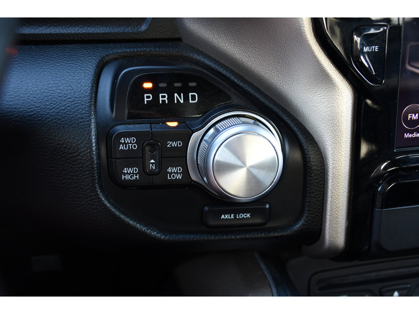 Dodge Ram 1500 5.7 V8 4x4 Crew Cab 5'7 Laramie Adaptieve Cruise, 360 Camera, PANO, Carplay, Luchtvering, LED, Leder, 3500kg Trekhaak, Stoelverwarming, Uniek!