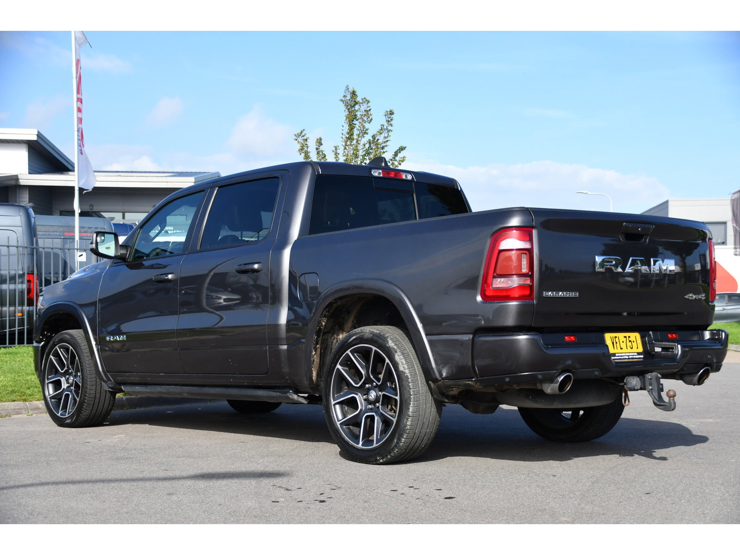 Dodge Ram 1500 5.7 V8 4x4 Crew Cab 5'7 Laramie Adaptieve Cruise, 360 Camera, PANO, Carplay, Luchtvering, LED, Leder, 3500kg Trekhaak, Stoelverwarming, Uniek!