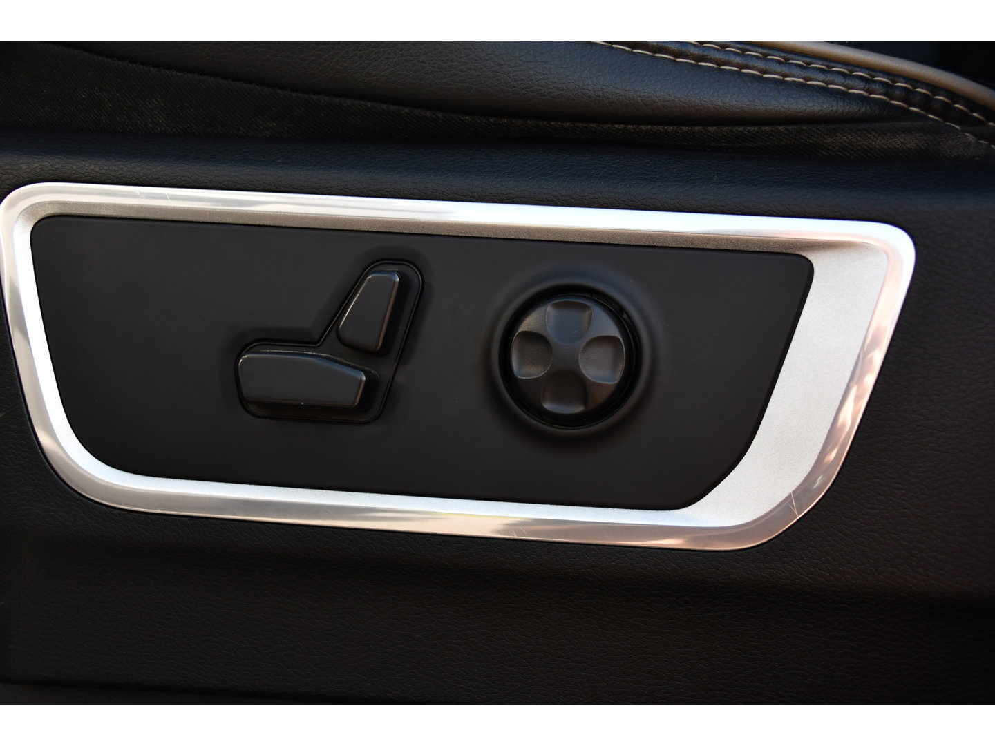 Dodge Ram 1500 5.7 V8 4x4 Crew Cab 5'7 Laramie Adaptieve Cruise, 360 Camera, PANO, Carplay, Luchtvering, LED, Leder, 3500kg Trekhaak, Stoelverwarming, Uniek!