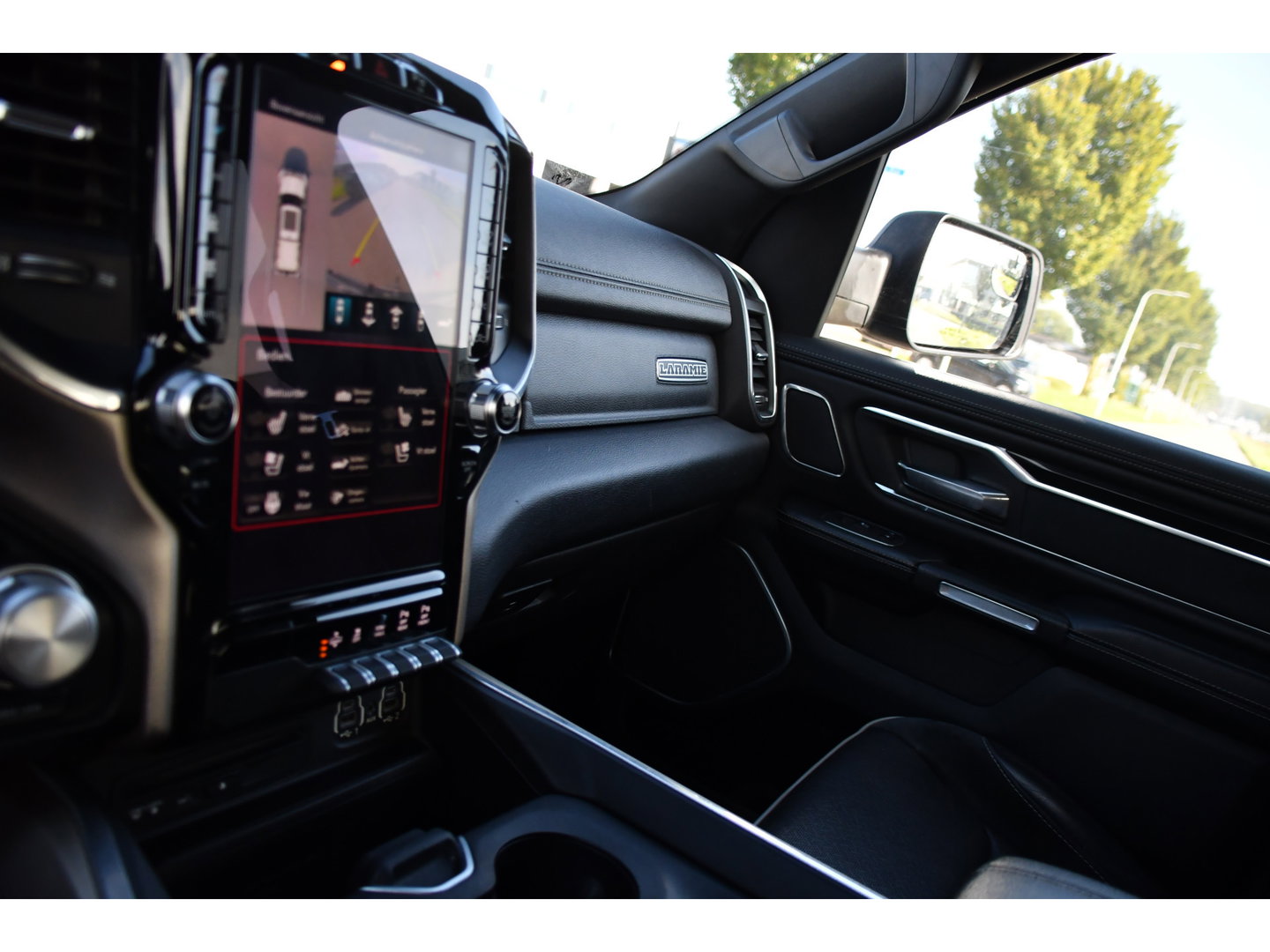 Dodge Ram 1500 5.7 V8 4x4 Crew Cab 5'7 Laramie Adaptieve Cruise, 360 Camera, PANO, Carplay, Luchtvering, LED, Leder, 3500kg Trekhaak, Stoelverwarming, Uniek!