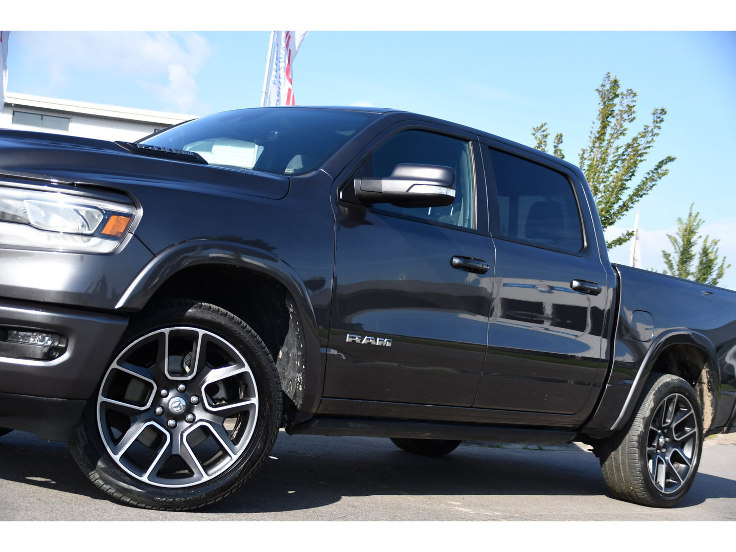 Dodge Ram 1500 5.7 V8 4x4 Crew Cab 5'7 Laramie Adaptieve Cruise, 360 Camera, PANO, Carplay, Luchtvering, LED, Leder, 3500kg Trekhaak, Stoelverwarming, Uniek!
