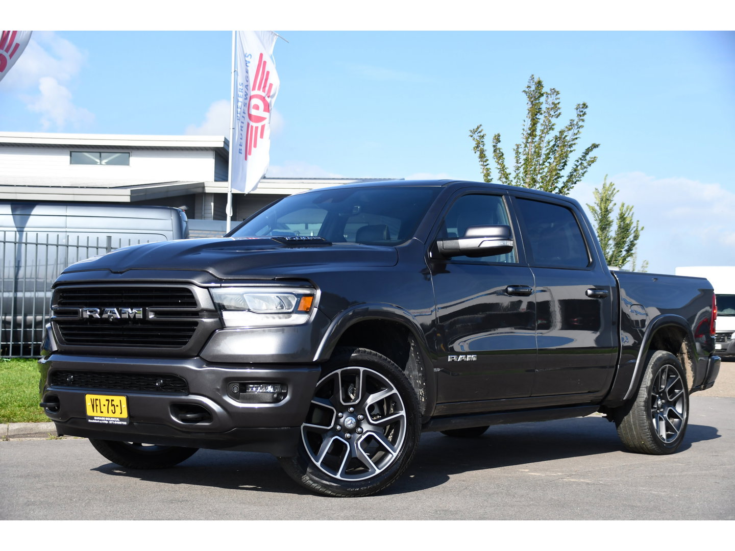 Dodge Ram 1500 5.7 V8 4x4 Crew Cab 5'7 Laramie Adaptieve Cruise, 360 Camera, PANO, Carplay, Luchtvering, LED, Leder, 3500kg Trekhaak, Stoelverwarming, Uniek!