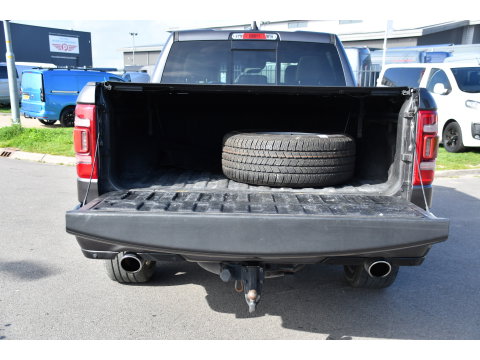 Dodge Ram 1500 5.7 V8 4x4 Crew Cab 5'7 Laramie Adaptieve Cruise, 360 Camera, PANO, Carplay, Luchtvering, LED, Leder, 3500kg Trekhaak, Stoelverwarming, Uniek!