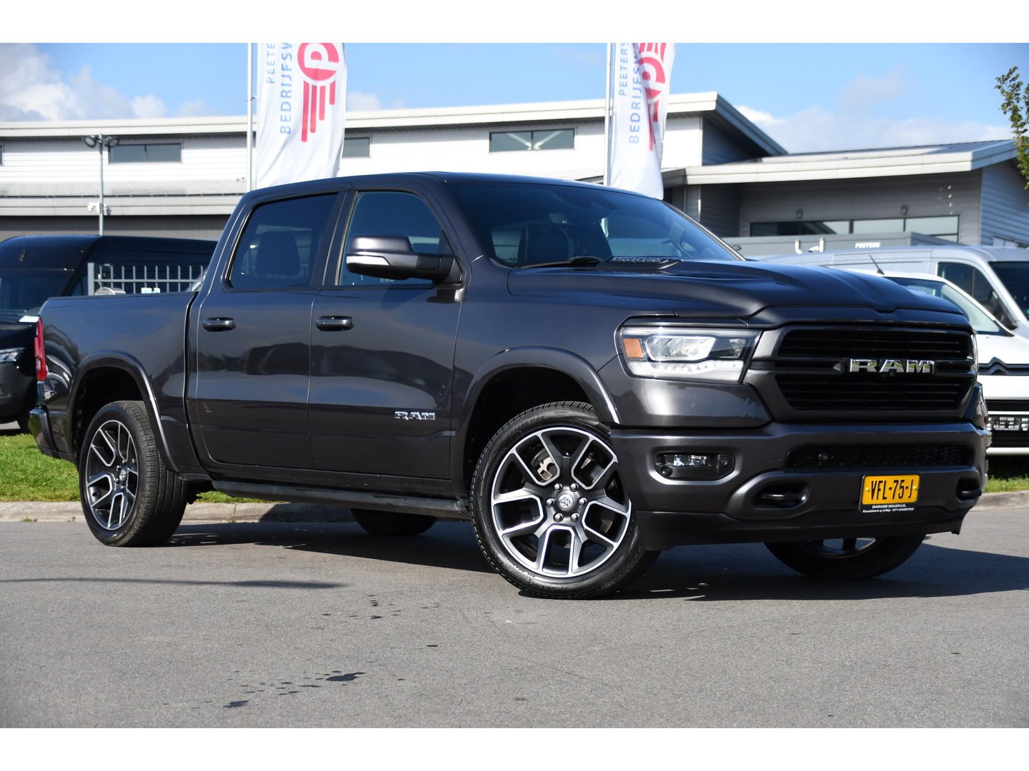 Dodge Ram 1500 5.7 V8 4x4 Crew Cab 5'7 Laramie Adaptieve Cruise, 360 Camera, PANO, Carplay, Luchtvering, LED, Leder, 3500kg Trekhaak, Stoelverwarming, Uniek!