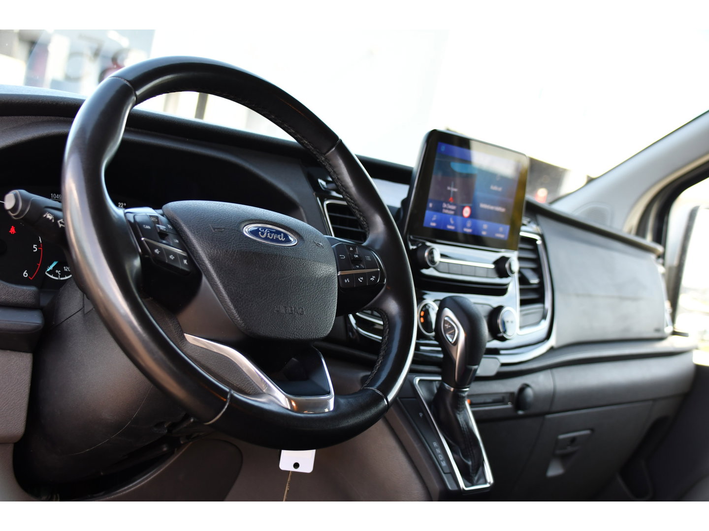 Ford Transit Custom 300 2.0 TDCI L2H1 Limited PB Edition Camera, Cruise, Carplay, LED, 2 x Schuifdeur, NAVI, Trekhaak, Stoelverwarming, Automaat, Uniek!
