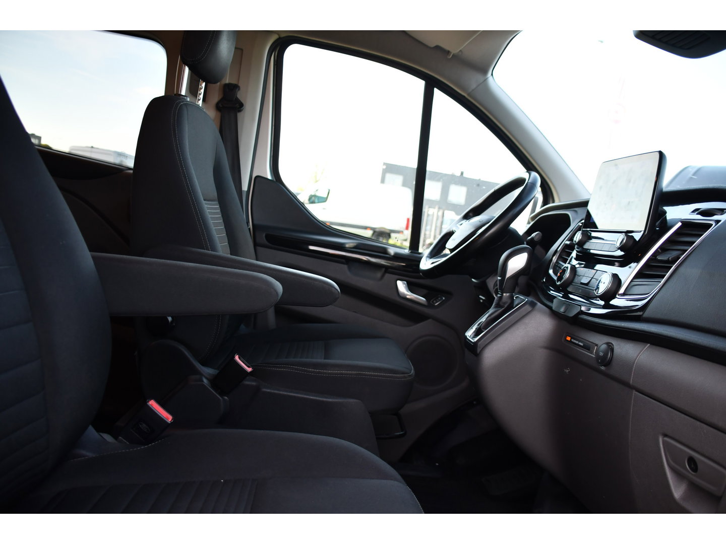 Ford Transit Custom 300 2.0 TDCI L2H1 Limited PB Edition Camera, Cruise, Carplay, LED, 2 x Schuifdeur, NAVI, Trekhaak, Stoelverwarming, Automaat, Uniek!