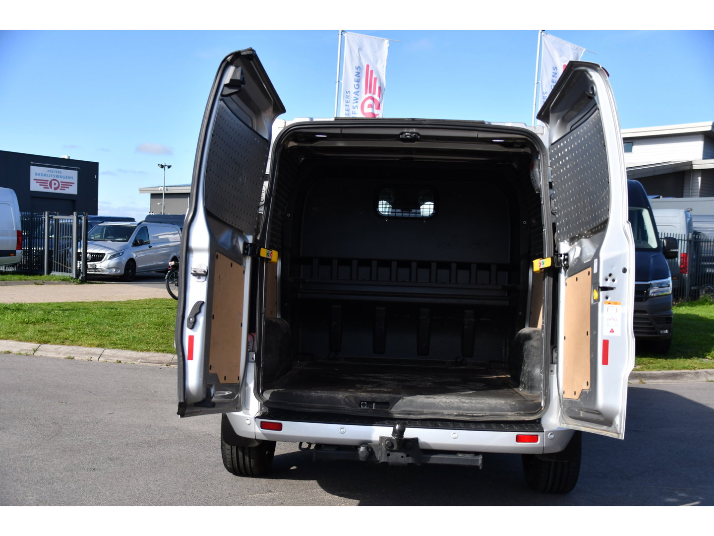 Ford Transit Custom 300 2.0 TDCI L2H1 Limited PB Edition Camera, Cruise, Carplay, LED, 2 x Schuifdeur, NAVI, Trekhaak, Stoelverwarming, Automaat, Uniek!