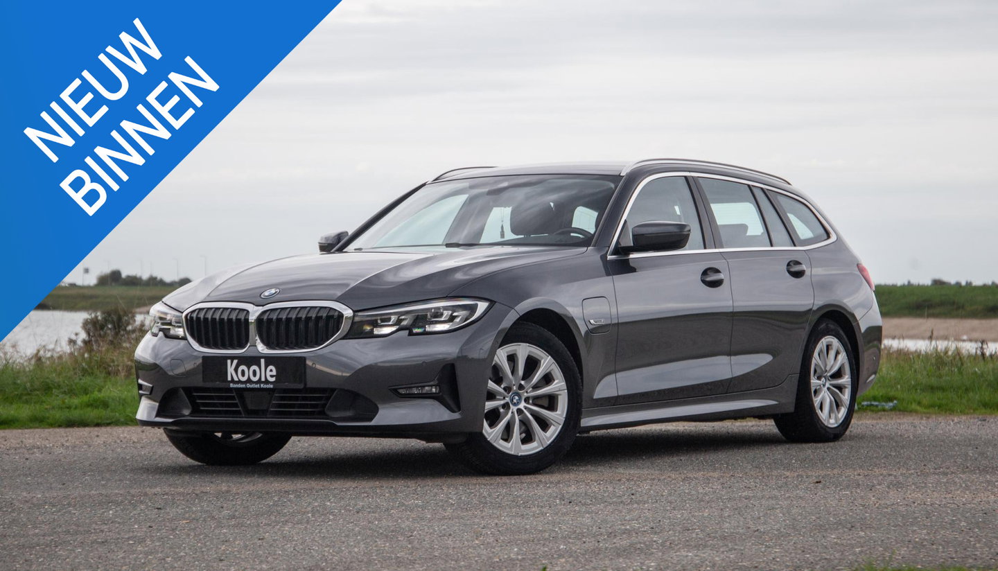 BMW 3 Serie Touring 320e LED / DEALER ONDERHOUDEN / CAMERA / CARPLAY / TREKHAAK