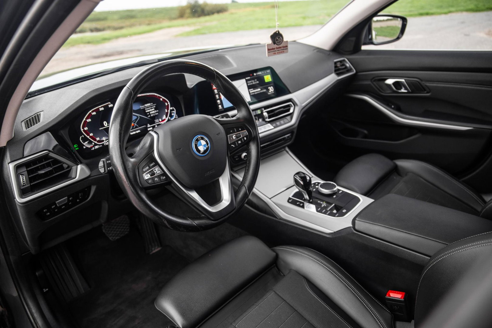 BMW 3 Serie Touring 320e LED / DEALER ONDERHOUDEN / CAMERA / CARPLAY / TREKHAAK
