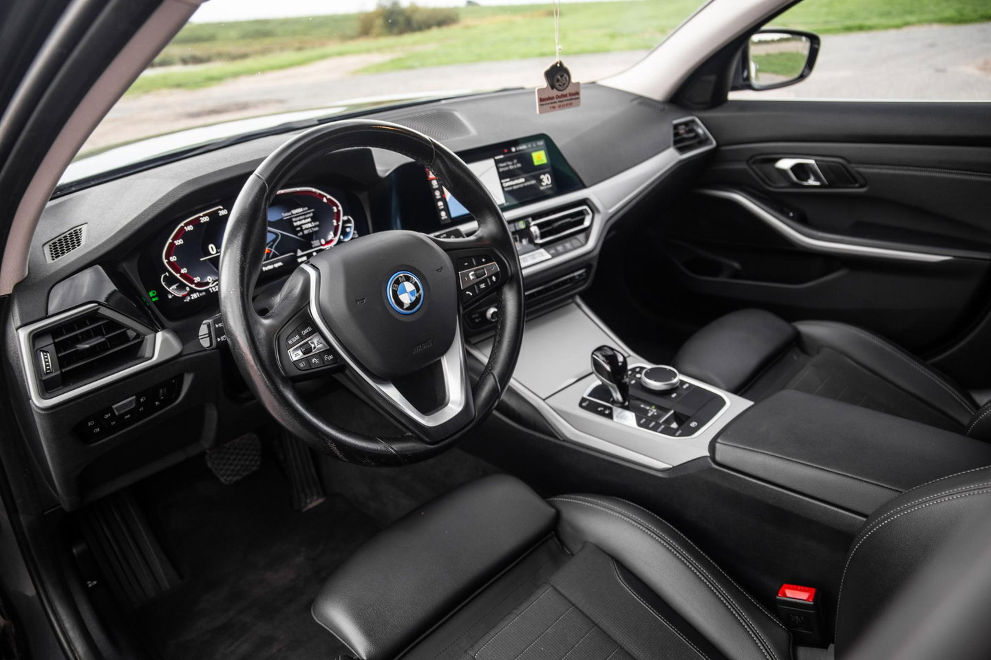 BMW 3 Serie Touring 320e LED / DEALER ONDERHOUDEN / CAMERA / CARPLAY / TREKHAAK