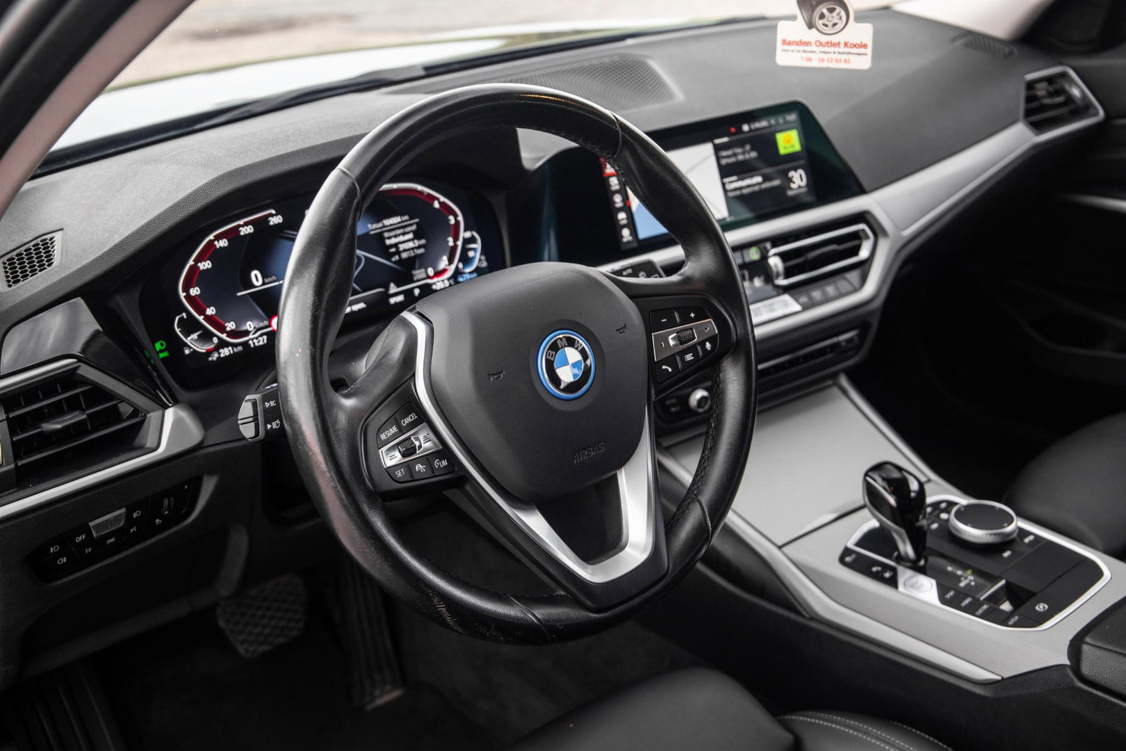 BMW 3 Serie Touring 320e LED / DEALER ONDERHOUDEN / CAMERA / CARPLAY / TREKHAAK