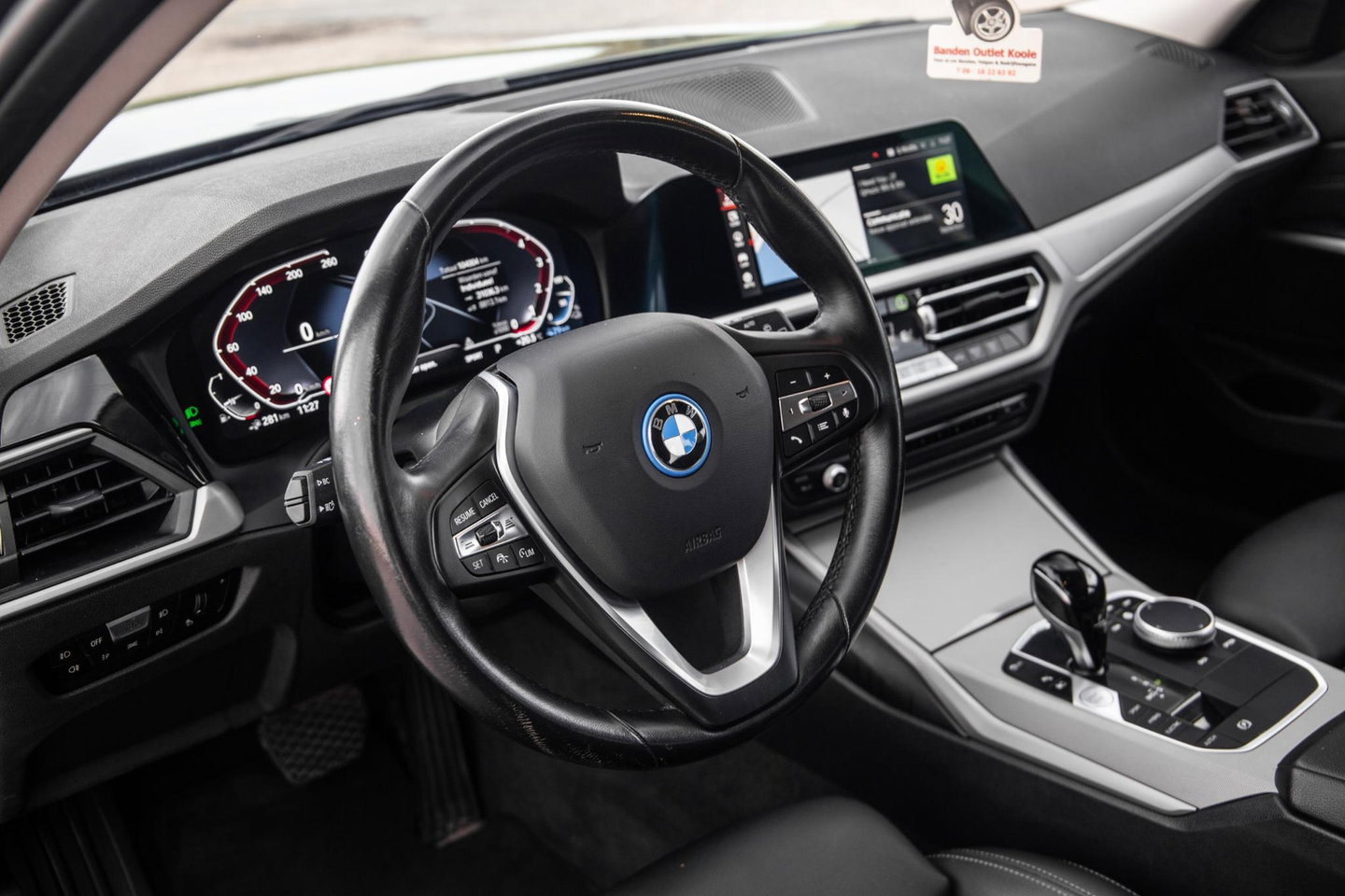 BMW 3 Serie Touring 320e LED / DEALER ONDERHOUDEN / CAMERA / CARPLAY / TREKHAAK