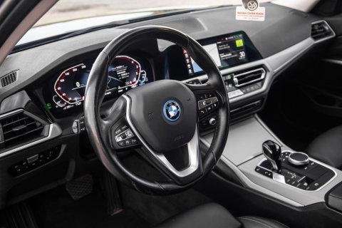 BMW 3 Serie Touring 320e LED / DEALER ONDERHOUDEN / CAMERA / CARPLAY / TREKHAAK