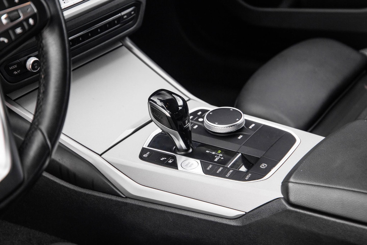 BMW 3 Serie Touring 320e LED / DEALER ONDERHOUDEN / CAMERA / CARPLAY / TREKHAAK