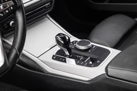 BMW 3 Serie Touring 320e LED / DEALER ONDERHOUDEN / CAMERA / CARPLAY / TREKHAAK