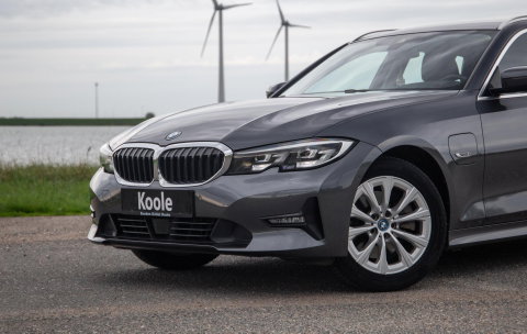 BMW 3 Serie Touring 320e LED / DEALER ONDERHOUDEN / CAMERA / CARPLAY / TREKHAAK