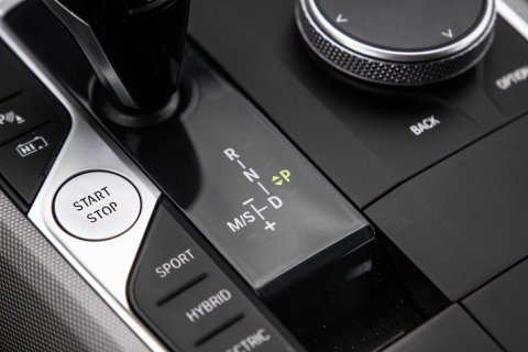 BMW 3 Serie Touring 320e LED / DEALER ONDERHOUDEN / CAMERA / CARPLAY / TREKHAAK