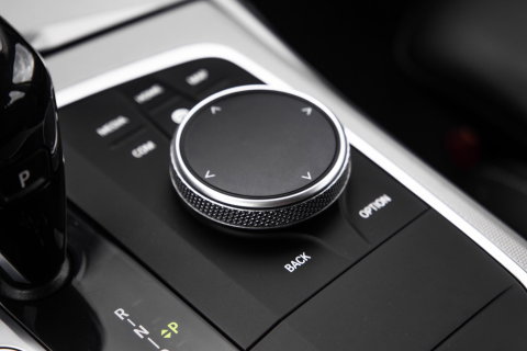 BMW 3 Serie Touring 320e LED / DEALER ONDERHOUDEN / CAMERA / CARPLAY / TREKHAAK