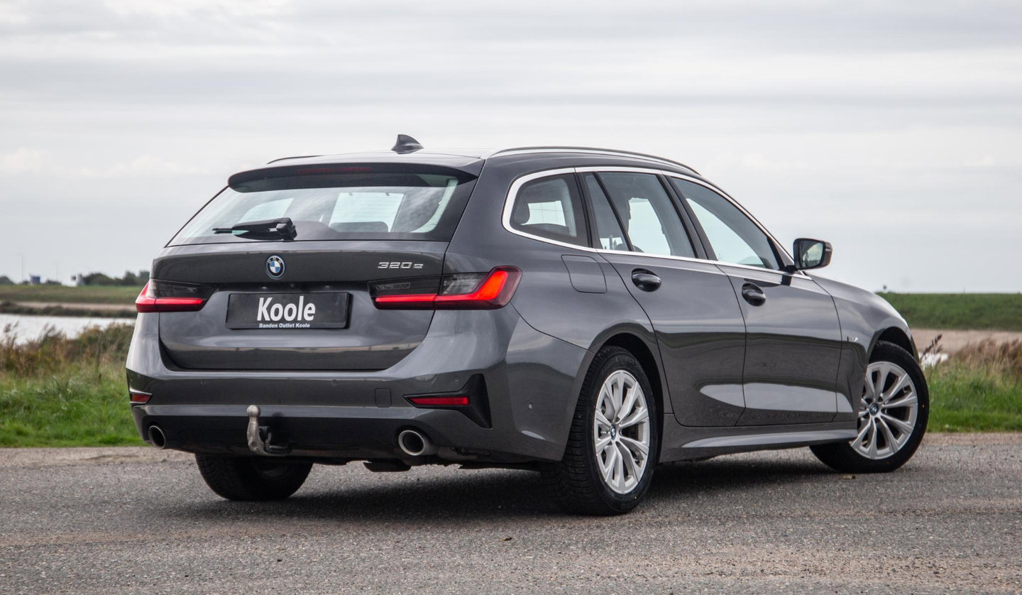 BMW 3 Serie Touring 320e LED / DEALER ONDERHOUDEN / CAMERA / CARPLAY / TREKHAAK