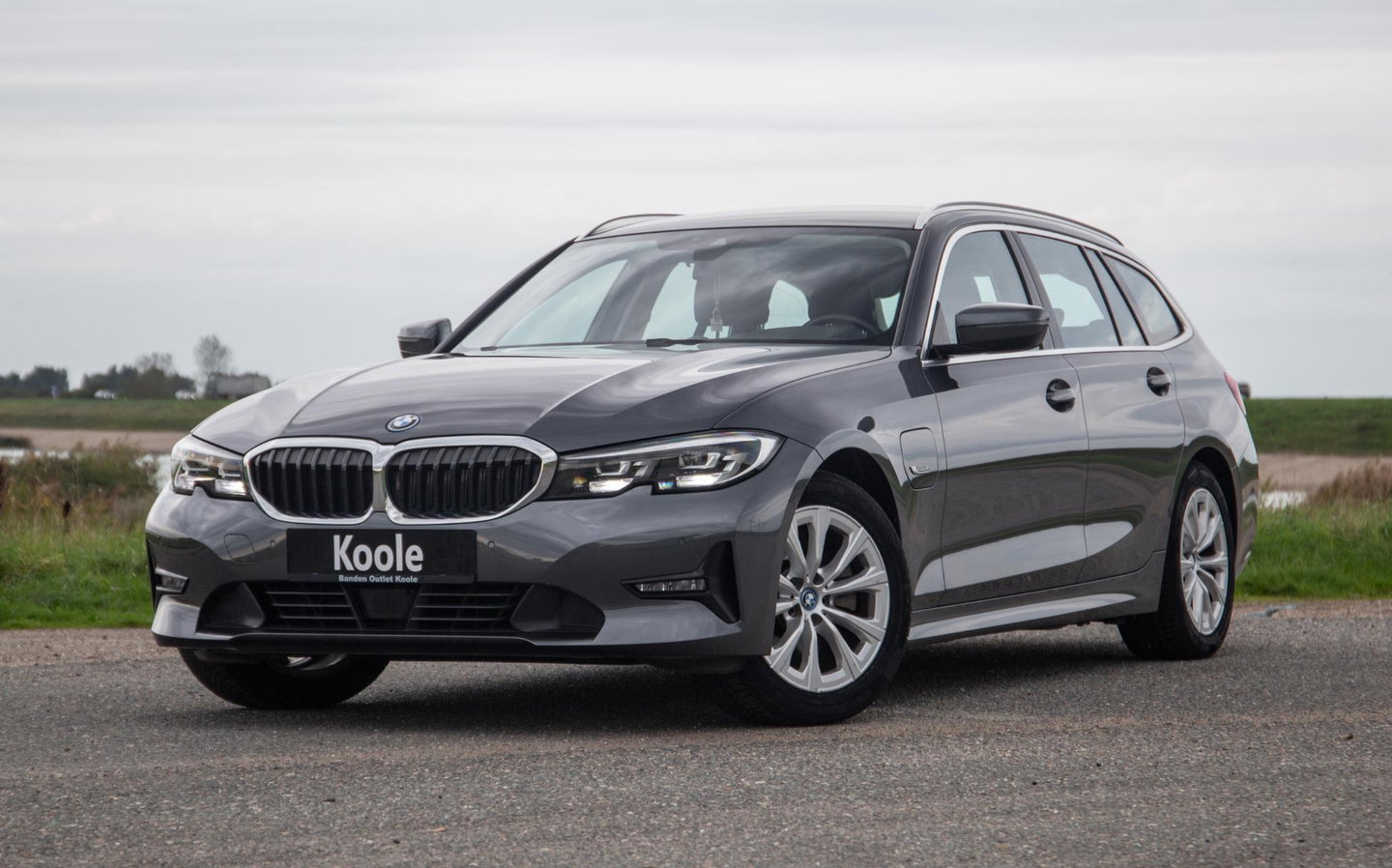 BMW 3 Serie Touring 320e LED / DEALER ONDERHOUDEN / CAMERA / CARPLAY / TREKHAAK