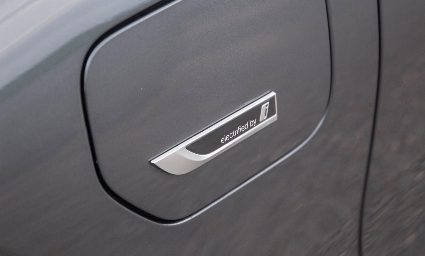 BMW 3 Serie Touring 320e LED / DEALER ONDERHOUDEN / CAMERA / CARPLAY / TREKHAAK