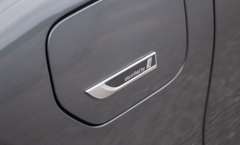 BMW 3 Serie Touring 320e LED / DEALER ONDERHOUDEN / CAMERA / CARPLAY / TREKHAAK