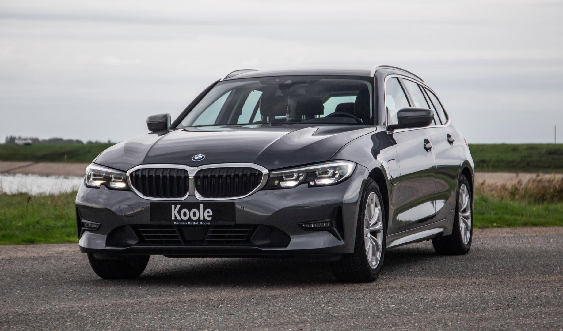 BMW 3 Serie Touring 320e LED / DEALER ONDERHOUDEN / CAMERA / CARPLAY / TREKHAAK