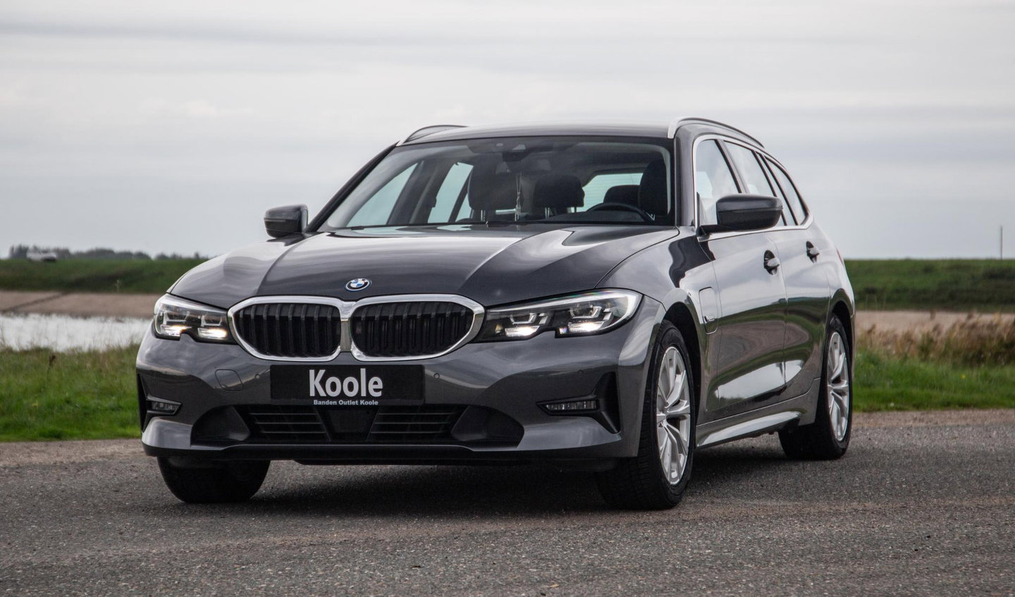 BMW 3 Serie Touring 320e LED / DEALER ONDERHOUDEN / CAMERA / CARPLAY / TREKHAAK