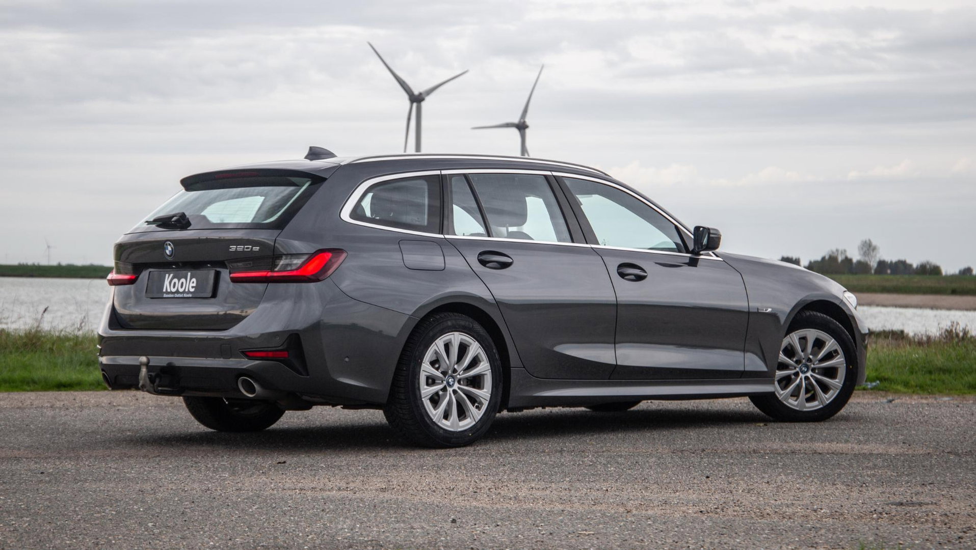 BMW 3 Serie Touring 320e LED / DEALER ONDERHOUDEN / CAMERA / CARPLAY / TREKHAAK