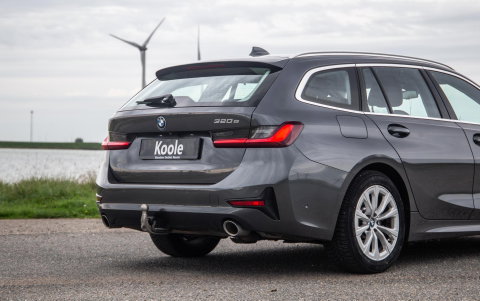 BMW 3 Serie Touring 320e LED / DEALER ONDERHOUDEN / CAMERA / CARPLAY / TREKHAAK