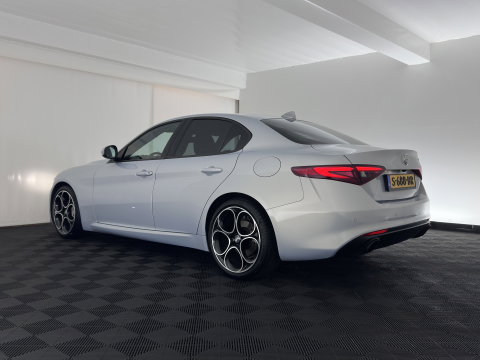 Alfa Romeo Giulia 2.0T Sprint (INCL-BTW)  *AUT |  PANO | ADAPTIVE-CRUISE | LEATHER SPORTSEATS | CAMERA | NAVI-FULLMAP | DAB+ | SHIFT-PADDLES | PRIVACY-GLASS | LANE-ASSIST | BLINDSPOT | KEYLESS | 19INCH*