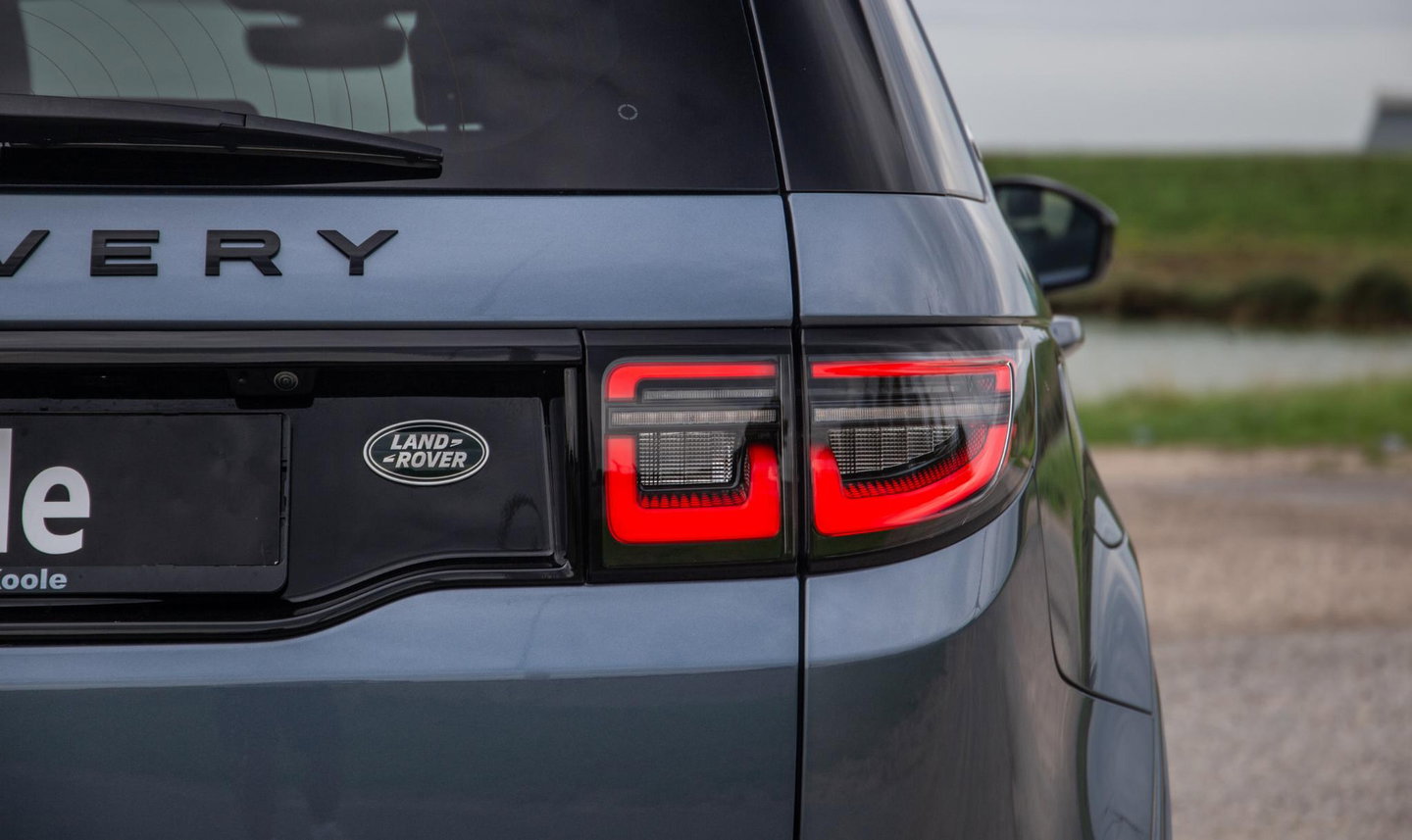Land Rover Discovery Sport P300e 1.5 SE R-DYNAMIC / CARPLAY / LEER / DEALER ONDERHOUDEN / CAMERA
